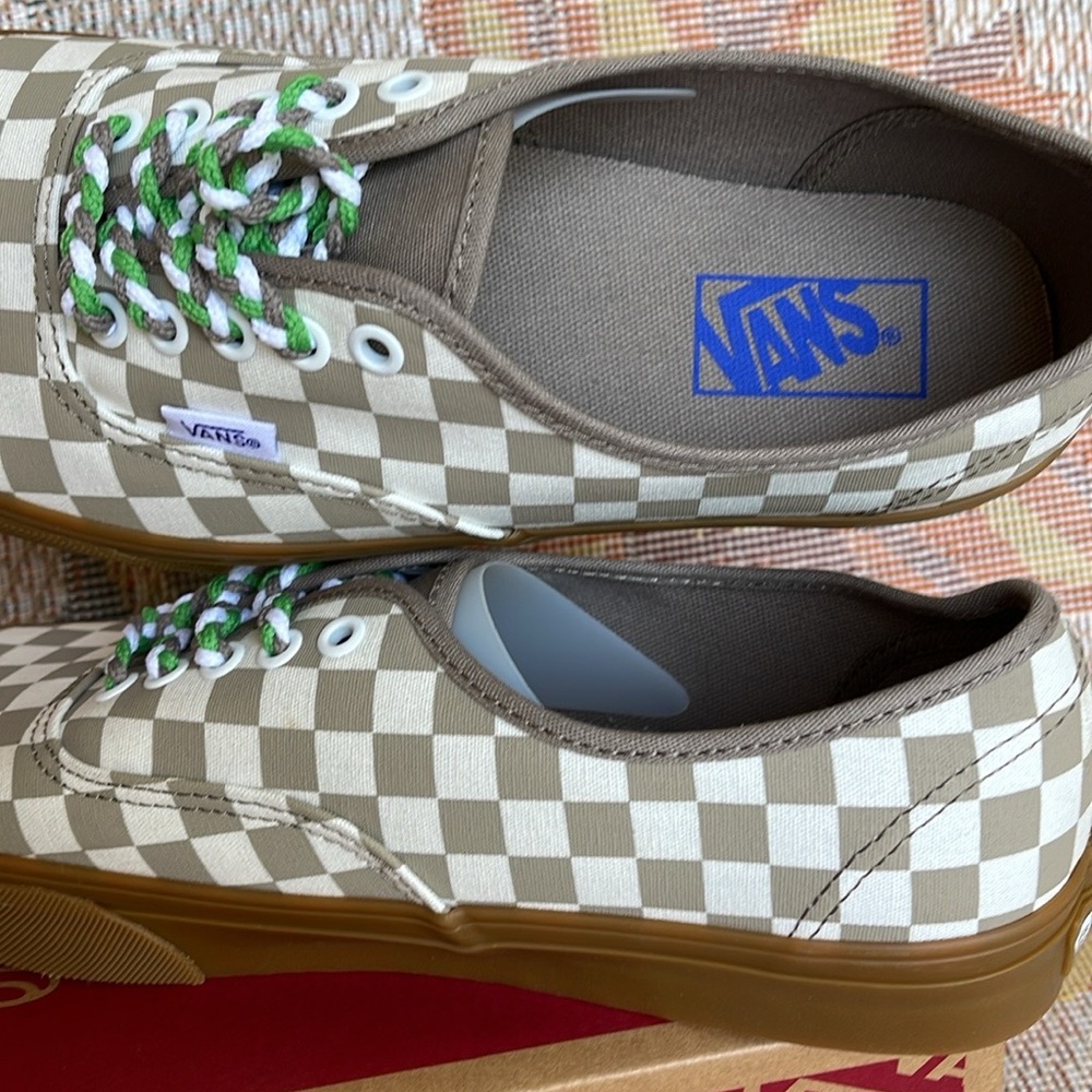 Vans WMNS Authentic
Checkerboard Moon Rock
VN0009PVCH8
SNEAKERS - Picture 15 of 16